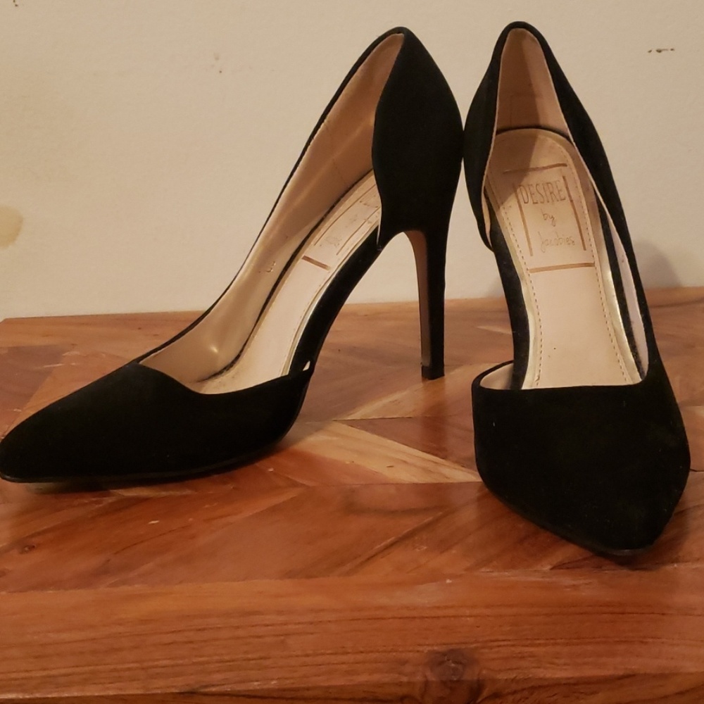 ISO Heels!